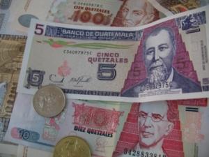 Changing US Dollars to Quetzal in Guatemala