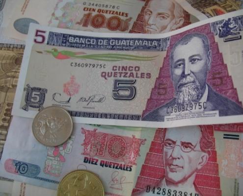 Changing US Dollars to Quetzal in Guatemala